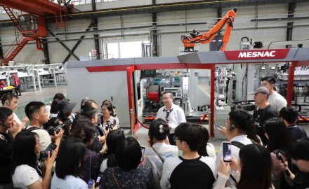 媒體見(jiàn)面會(huì)進(jìn)車間 軟控解碼智能裝備的高質(zhì)量發(fā)展